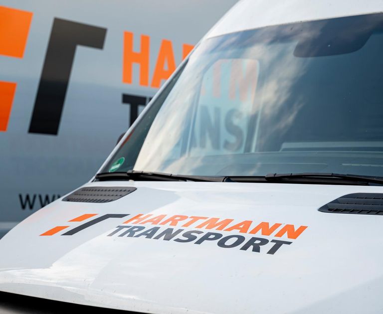 Fahrzeug von Hartmann Transport unterwegs